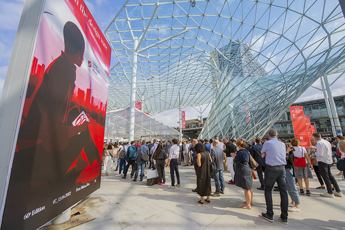 ミラノサローネの開催されるミラノの見本市会場ロー・フィエラミラノ。2022年は予想をはるかに上回る26万人の来場者を記録した。Coutesy Salone del Mobile,Milano,Photo:Alessandro Russotti