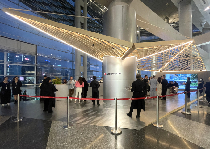 パートナー企業のラウンジ風景。アート・バーゼル香港2025より。編集部撮影