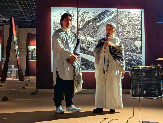 左は建築家・田根剛、右は写真家・高木由利子