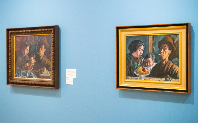 「小出楢重 新しき油絵」展示風景より 右:《芸術家の家族》、左:《Nの家族》