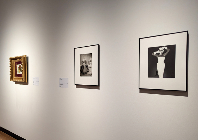 展示風景より、右からモーリス・タバール《ジャルダン・デ・モード》、ヴォルス《パリ万国博にて》