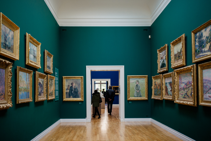 ルーアン美術館　館内
Musée des Beaux Arts de Rouen, impressionnisme　© Marie-Anaïs Thierry	Crédit photo ; Marie-Anaïs Thierry
ノルマンディー地方の都市ルーアンにある、1801年に開館した美術館。フランス国内第2位の印象派コレクションを誇る美術館。