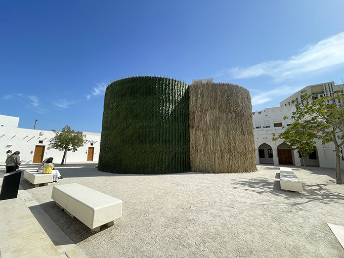 アート・バーゼル・カタールのプロジェクトとしてムシェイレブ博物館のモハメッド・ビン・ジャシム・ハウスに設置されたレイヤン・タベットのインスタレーション「What Dreams May Come」。編集部撮影