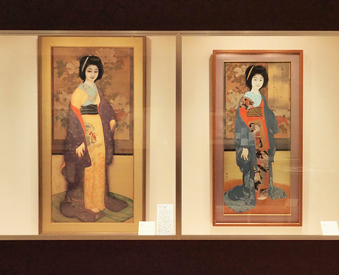 右が晩年に手が加えられた《横櫛》（展示は７月30日まで）。右上に画中画として「切られお富」が描かれていた。