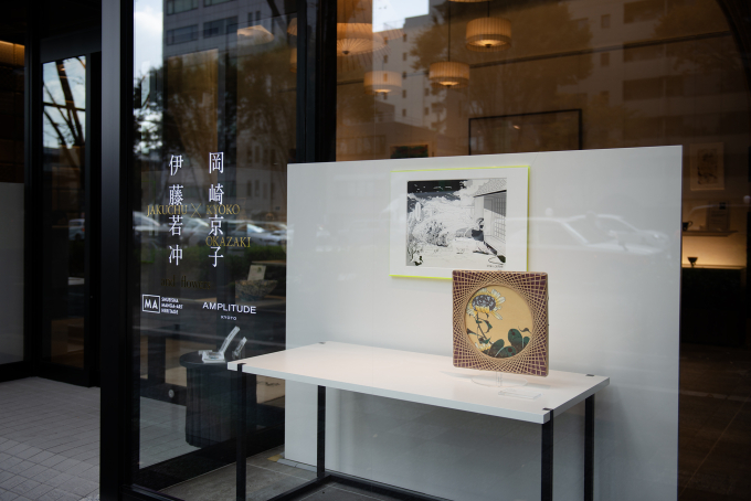 ウィンドーにも作品を展示 ©︎Kyoko Okazaki /SHODENSHA Publishing Co.,Ltd. / Shueisha Inc.