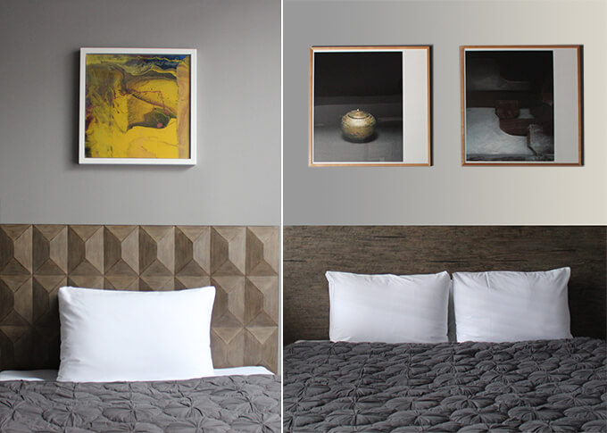 客室を飾るアート作品。superior twin の1室には、ゲルハルト・リヒターの作品（画像左）、moderate double の1室には、杉本博司の作品（画像右）