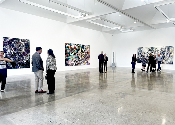 ローレン・クインの個展「Eyelets of Alkaline」の展示風景。 編集部撮影