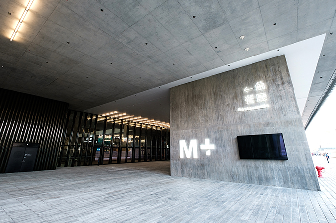 M+（エムプラス）のエントランス風景。