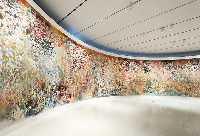 サム・フォールズ《Spring to Fall》展示風景