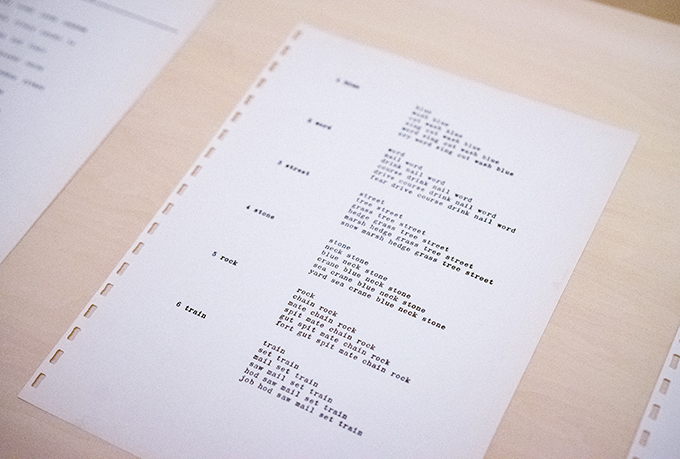 ＜セブン・ブックス＞（1969-1979年）ファイルに入ったゼロックス・プリント、展示風景より