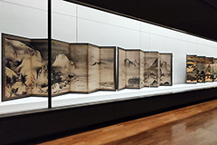 圧倒的な名作の数々で日本の“美”のDNAに迫る、特別展「やまと絵 ‐受け継がれる王朝の美‐」。東京国立博物館 平成館にて2023年12月3日(日)まで開催中