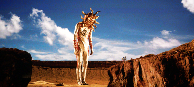 タローマンを演じる岡村渉はスーツアクターではなく、マイム俳優として知られている