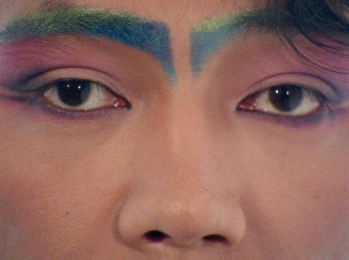 忌野清志郎とのコラボ曲「い・け・な・いルージュマジック」でも見せた坂本のメイク姿