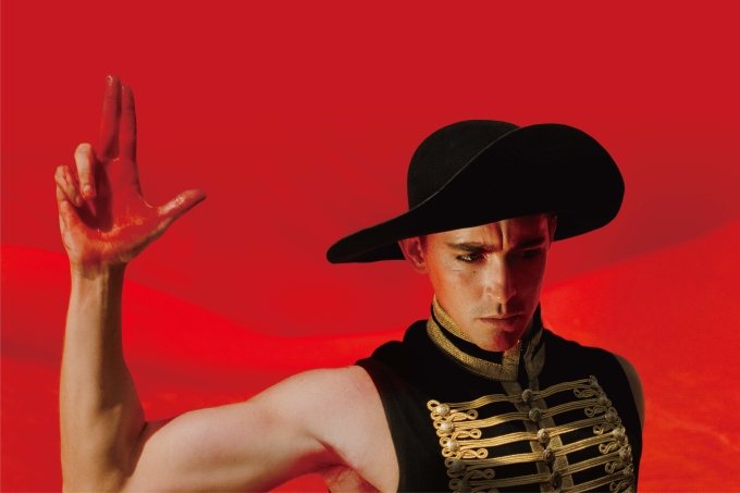 ロン(リー・ペイス)演じる黒山賊の運命は、少女の想像力によって大きく変わる