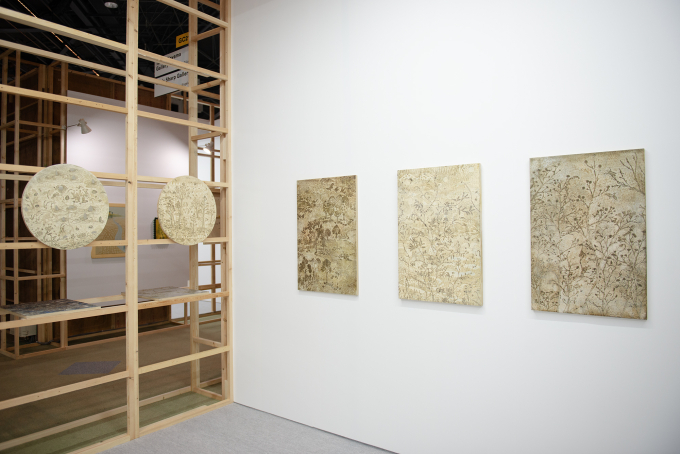 小山登美夫ギャラリーより、風能奈々の作品。