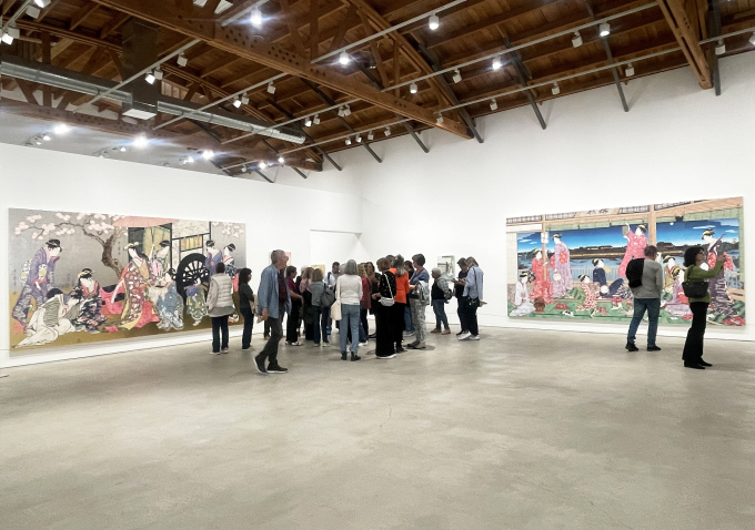 村上隆の個展「Hark Back to Ukiyo-e: Tracing Superflat to Japonisme's Genesis」の展示風景