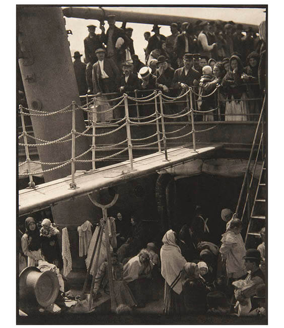 アルフレッド・スティーグリッツ《三等船室, 1907年》Photograph by Alfred Stieglitz