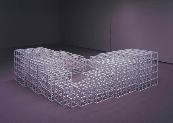 ソル・ルウィット《ストラクチャー（正方形として1、2、3、4、5）》1978－80年　滋賀県立美術館© 2021 The LeWitt Estate