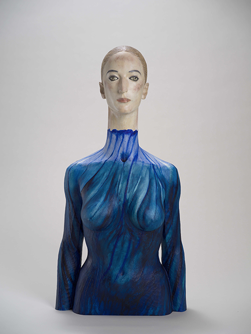 《樹の⽔の⾳》2019年　楠に彩⾊、⼤理⽯　西村画廊蔵　Photo: 岡野 圭© Katsura Funakoshi Courtesy of Nishimura Gallery