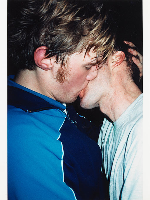 ヴォルフガング・ティルマンス《ザ・コック（キス）》2002年、テート美術館蔵© Wolfgang Tillmans, courtesy Maureen Paley, London; Galerie Buchholz,Berlin/Cologne; David Zwirner, NewYork/Hong Kong