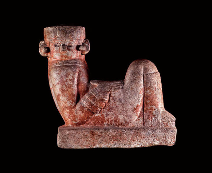 チャクモール像　マヤ文明、900～1100年 チチェン・イツァ、ツォンパントリ出土 ユカタン地方人類学博物館 カントン宮殿蔵 ©Secretaría de Cultura-INAH-MEX