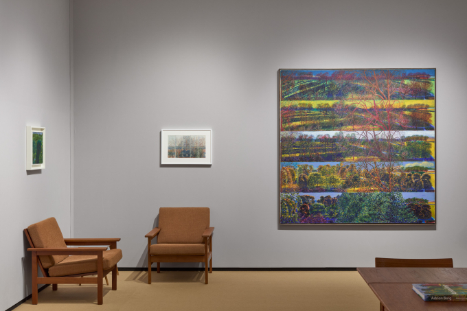 2025年フリーズ・マスターズ、フレストニアン・ギャラリーのブースで開催されたエイドリアン・バーグの個展風景。Images courtesy Frsetonian Gallery, London　Photography: Ollie Hammick