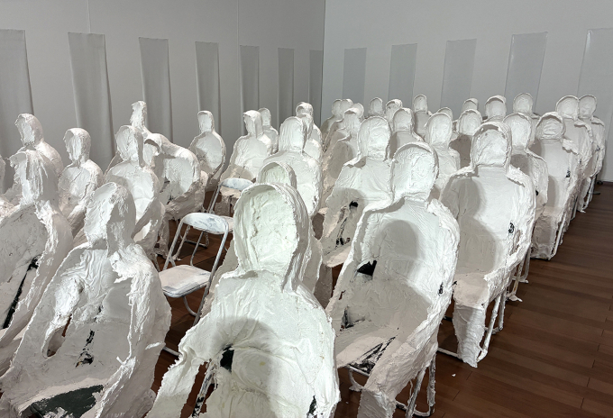 高嶺格《脱皮的彫刻―鳥取編》展示風景