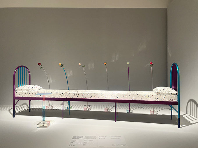 2025年のアート・バーゼル会期中のM+の特別展「アジアのためのピカソ：対話」に展示された、M+の収蔵作品のひとつ、倉俣史朗の《ラピュタ》。M+は倉俣が手がけた寿司屋「きよ友」の内観、外観を収蔵したことでも話題となった。