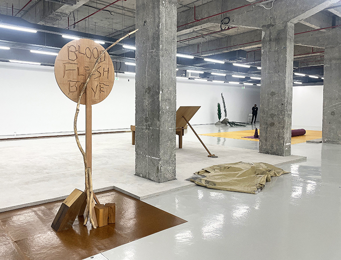 ファイヤーステーションのガレージ・ギャラリーで開催されたチョン・ソヨンの展覧会「Endless Facts」の展示風景。編集部撮影