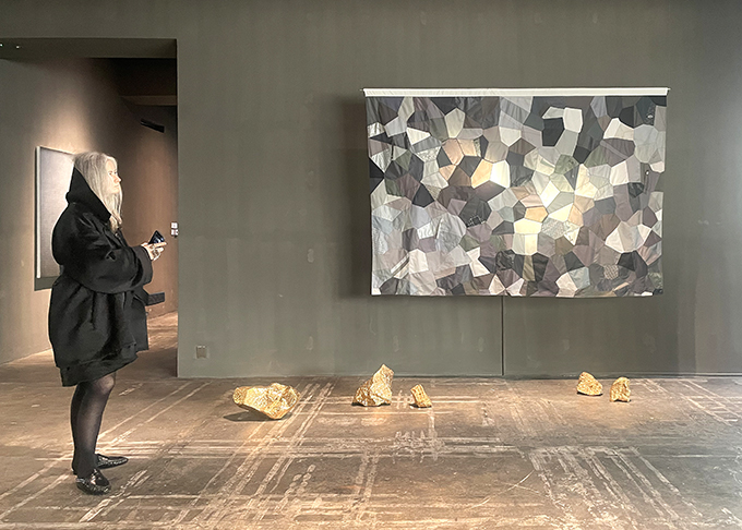 新たなギャラリーの集積地となった黄竹坑のアクセル・ヴェルヴォールト・ギャラリーの展示スペース。写真は2025年の展示風景。編集部撮影