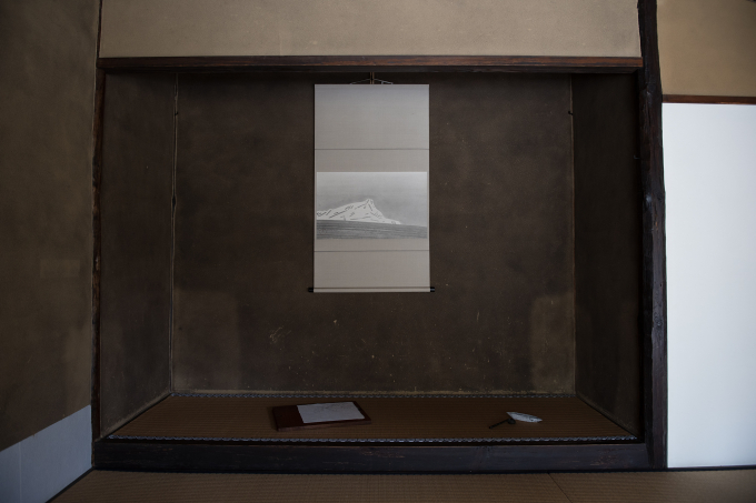 品川亮「ひとの多い方へ」展示風景より