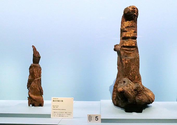 （左）《観音菩薩立像》　（右）《護法神像》